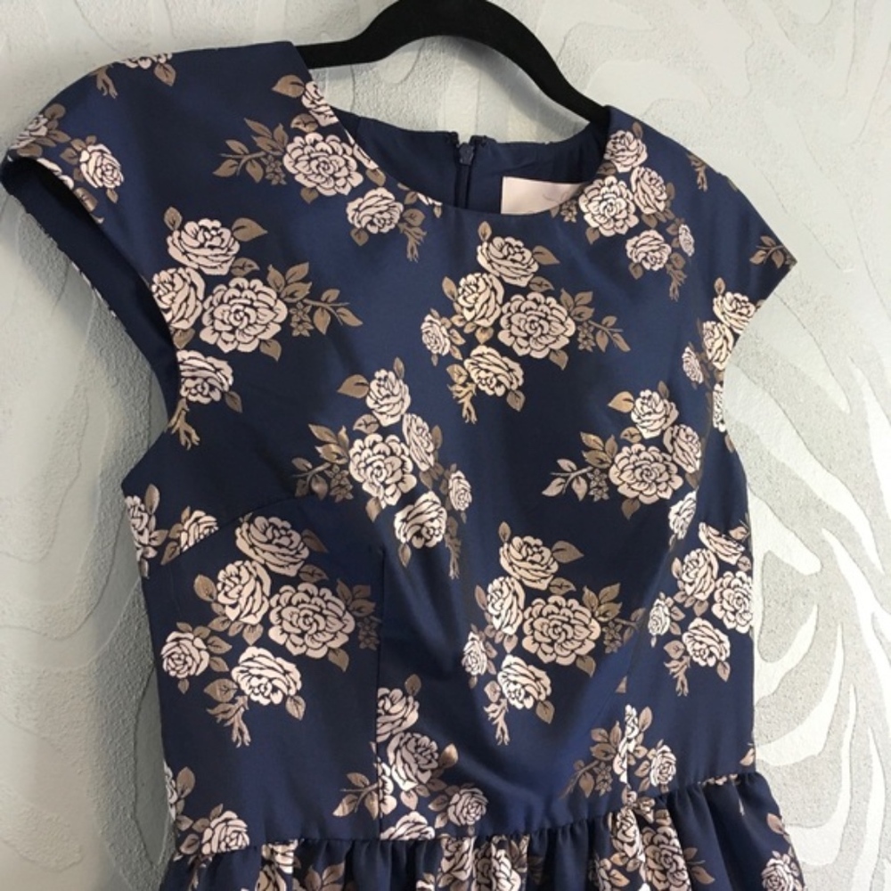 ❌SOLD ❌gal Meets Glam Jenny Navy Dress wgold roses - Picture 6 of 8